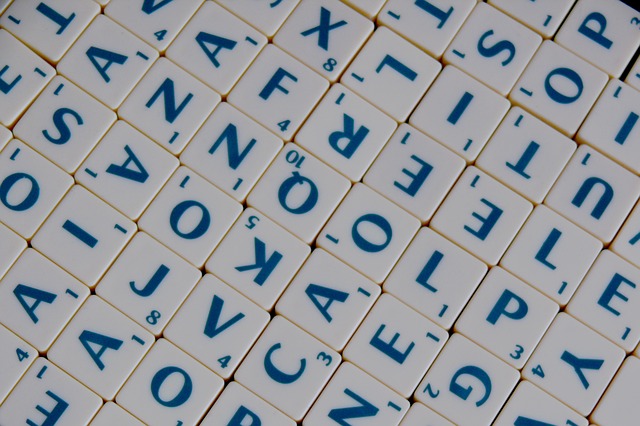 scrabble písmenka