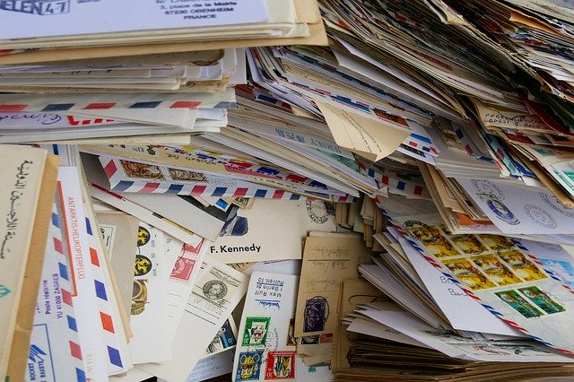 hromada listovních zásilek